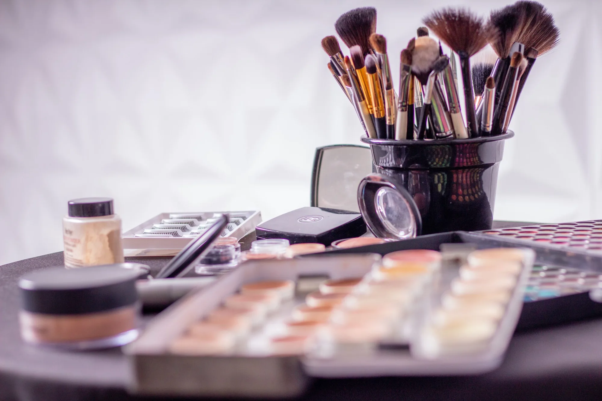 Expert Advice from Celebrity Makeup Artist Zara Kaplan: Tips and Tricks for Achieving Flawless, Natural Makeup Looks