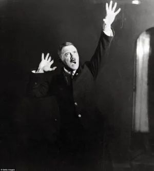 foto-foto-hitler-yang-seharusnya-dimusnahkan-3-640x710
