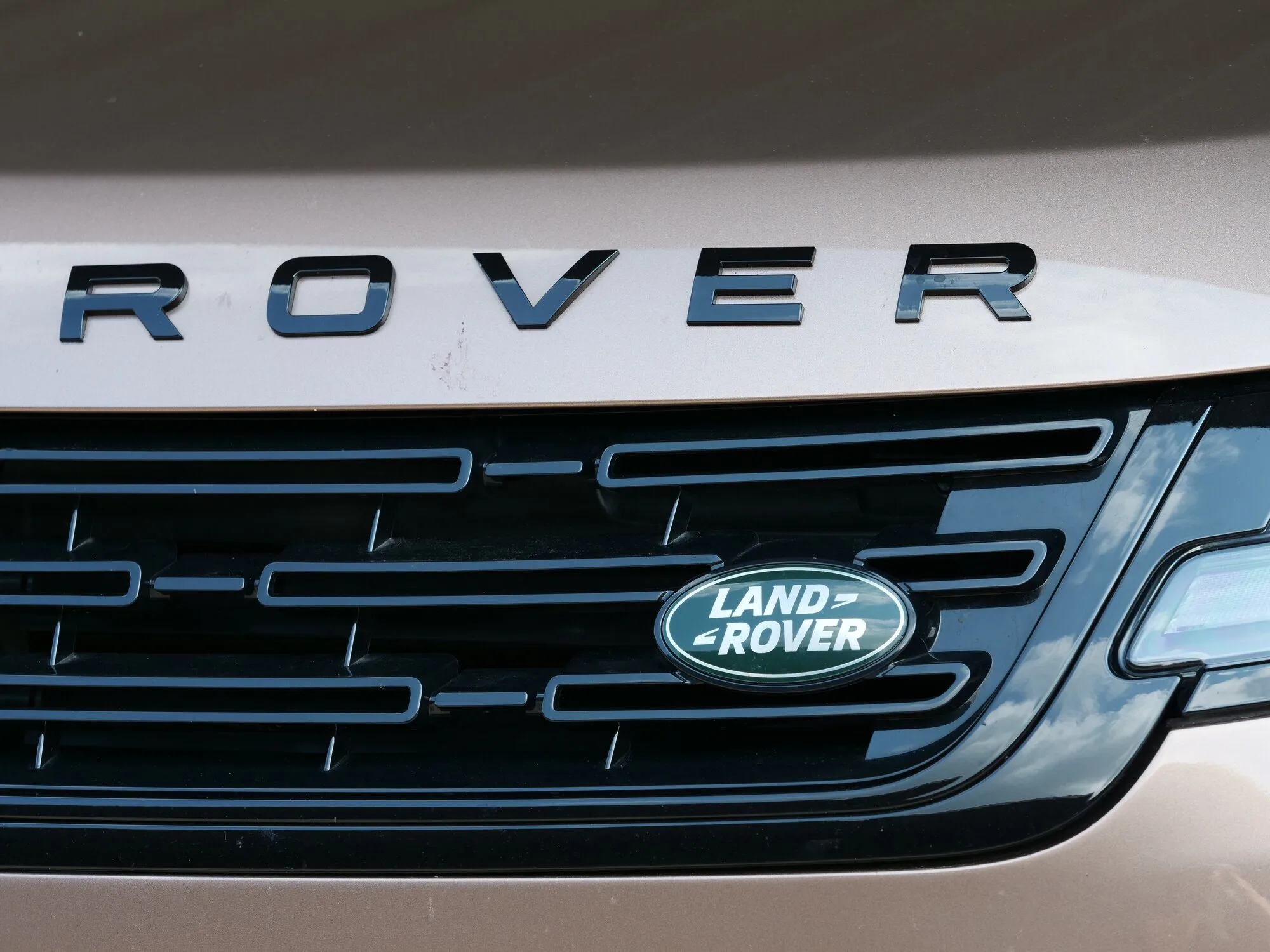 Land Rover Recalls Over 15,000 Discovery Vehicles And Here's Why