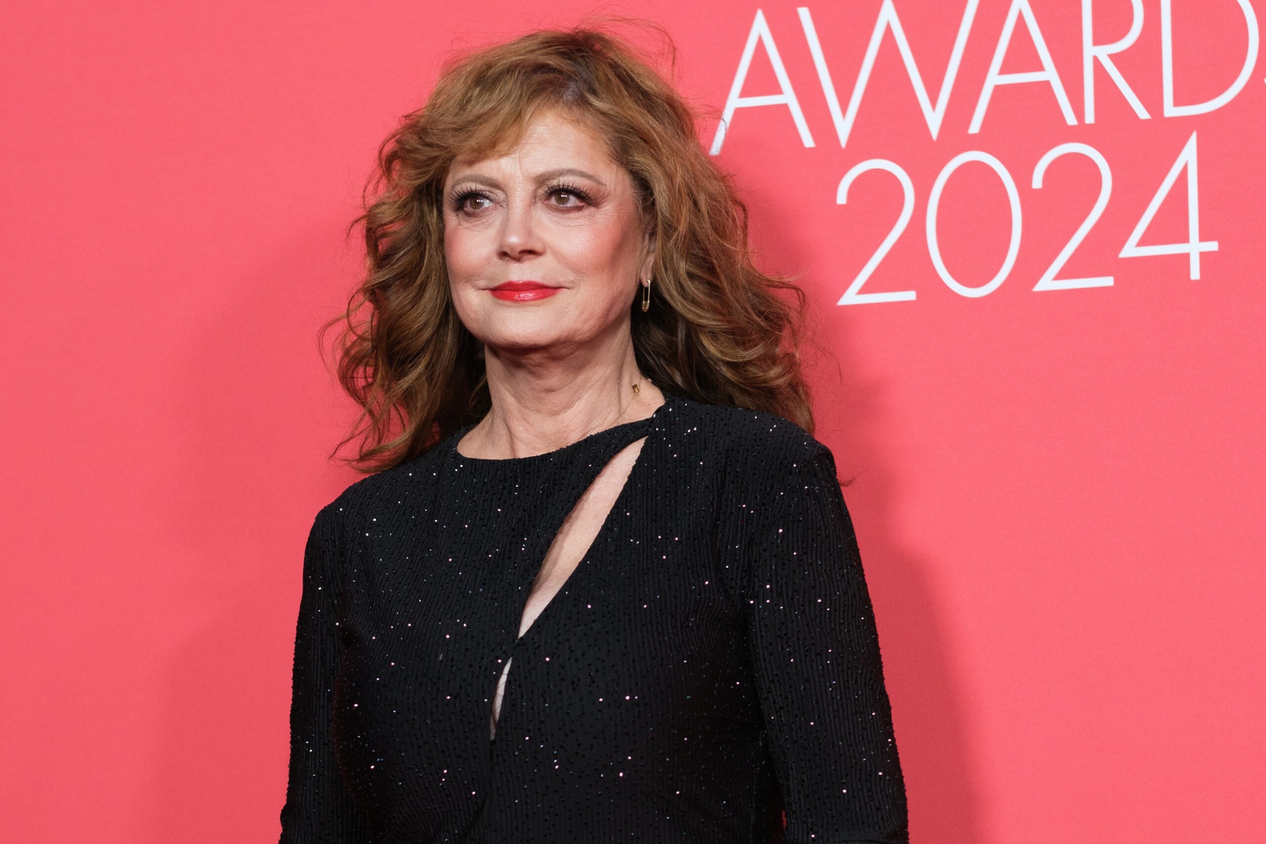Susan Sarandon Stopped Sabrina Carpenter’s Coachella Set For Seven Minutes And The Reviews Are Mixed