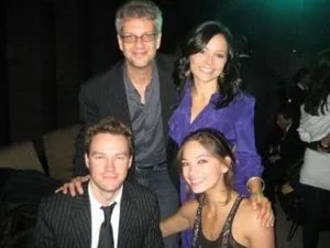 Mark Vicente, Sarah Edmondson [standing] Mark Hildreth, Kristin Kreuk below