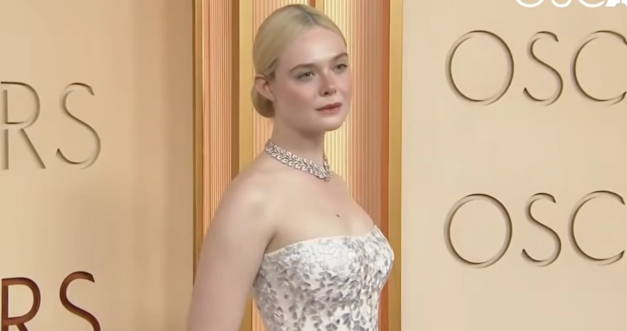 Elle Fanning Just Wore What Might Be The Best Dress On The Oscars Red Carpet And It Looks Like A Royal Wedding Gown