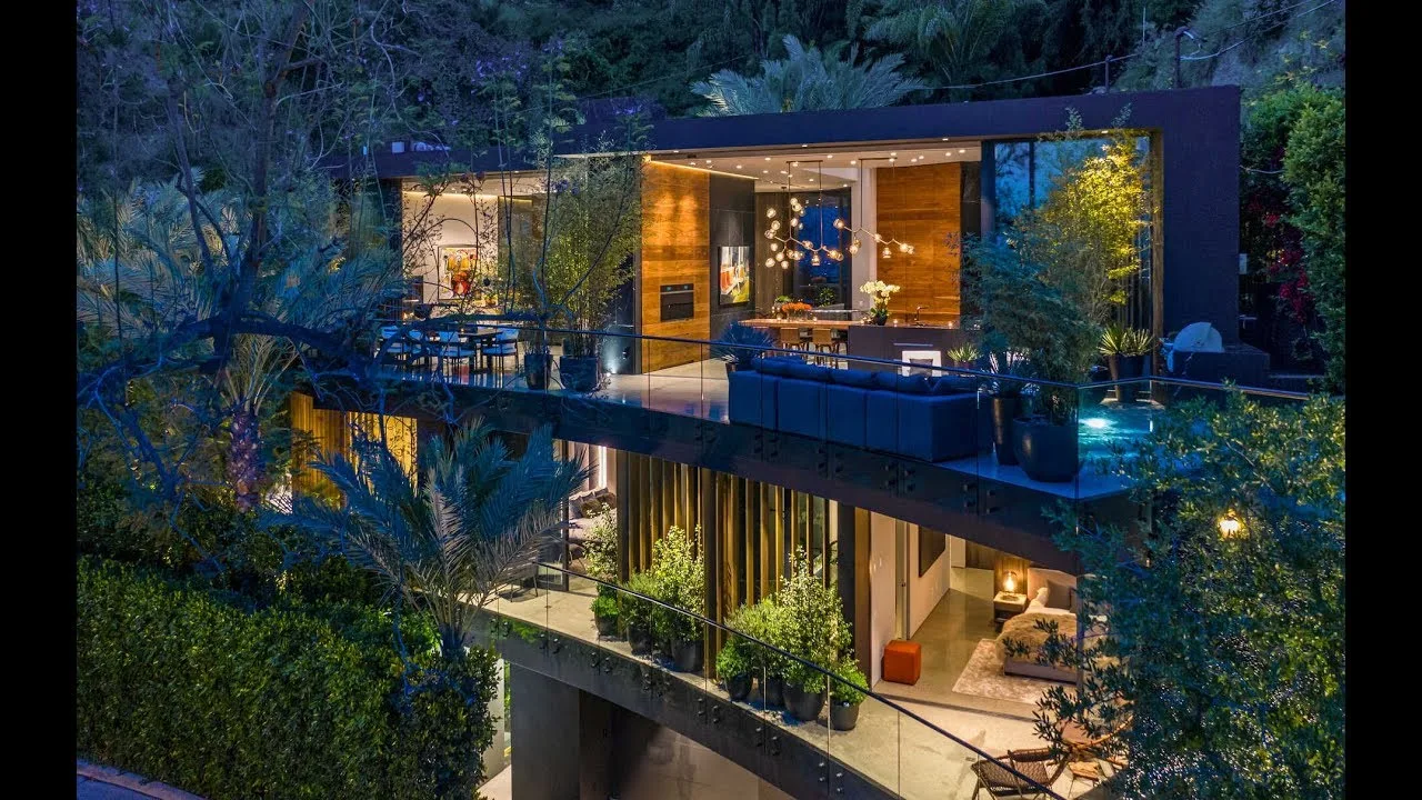 Clare Bronfman Suing Pool Contractor in Los Angeles Real Estate Fiasco