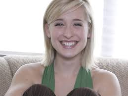 German Reader: Allison Mack needs help and deserves a second chance