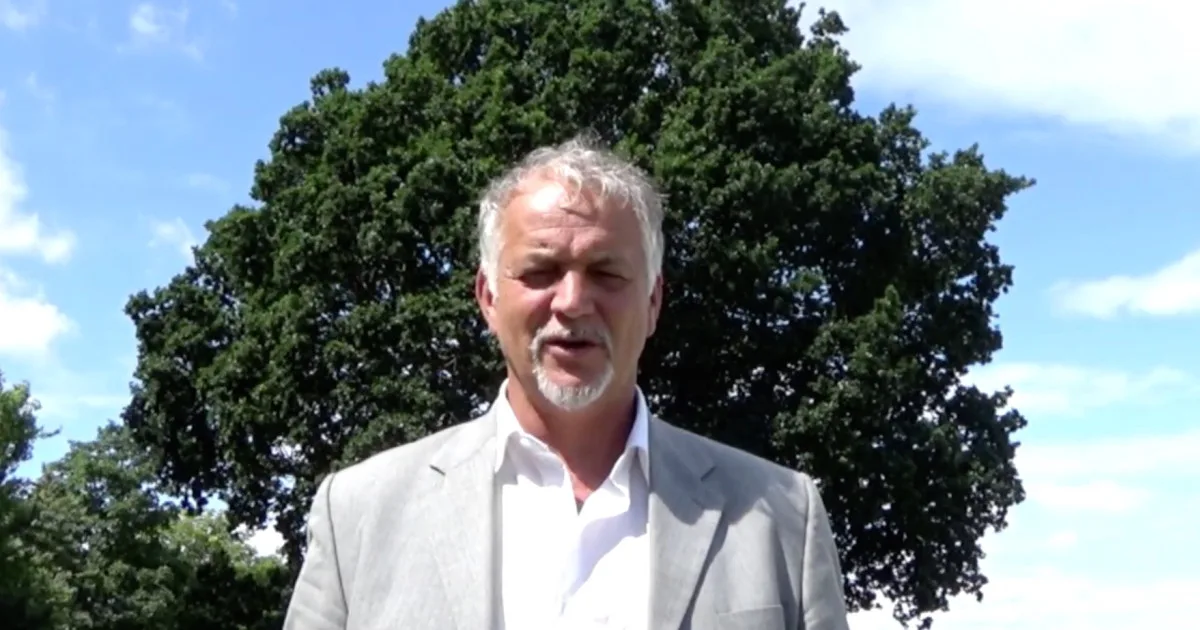 Fred: Social Distancing Is a Well Known CIA Form of Torture & a Conman Claims He Is King of England