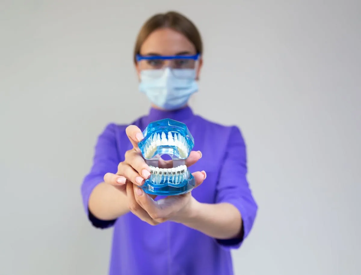 How Much Do Dental Implants Cost? Here’s How To Organize Your Budget