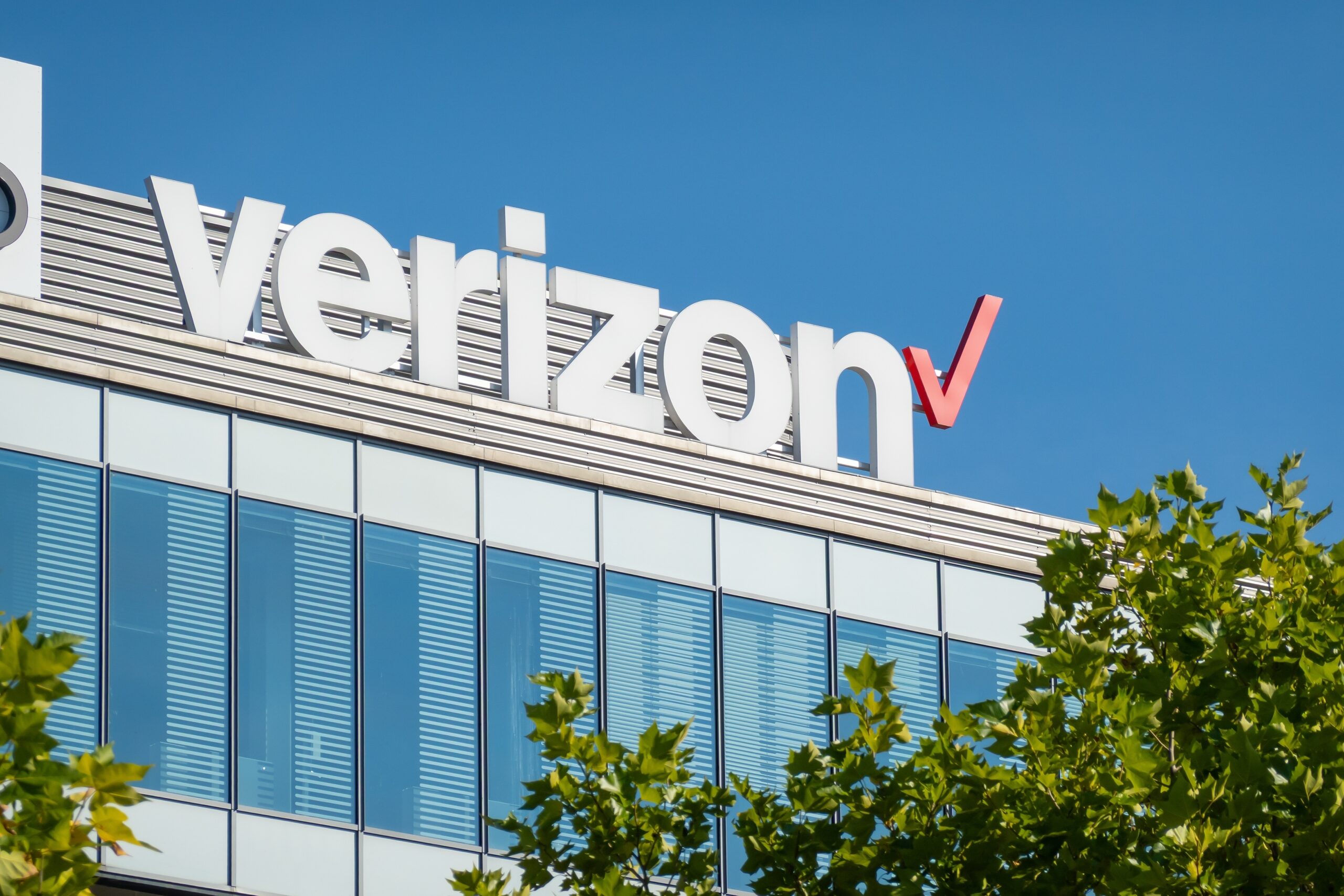 Verizon CEO Under Fire For Taking Away Free Offers From Customers And Here’s What He Said