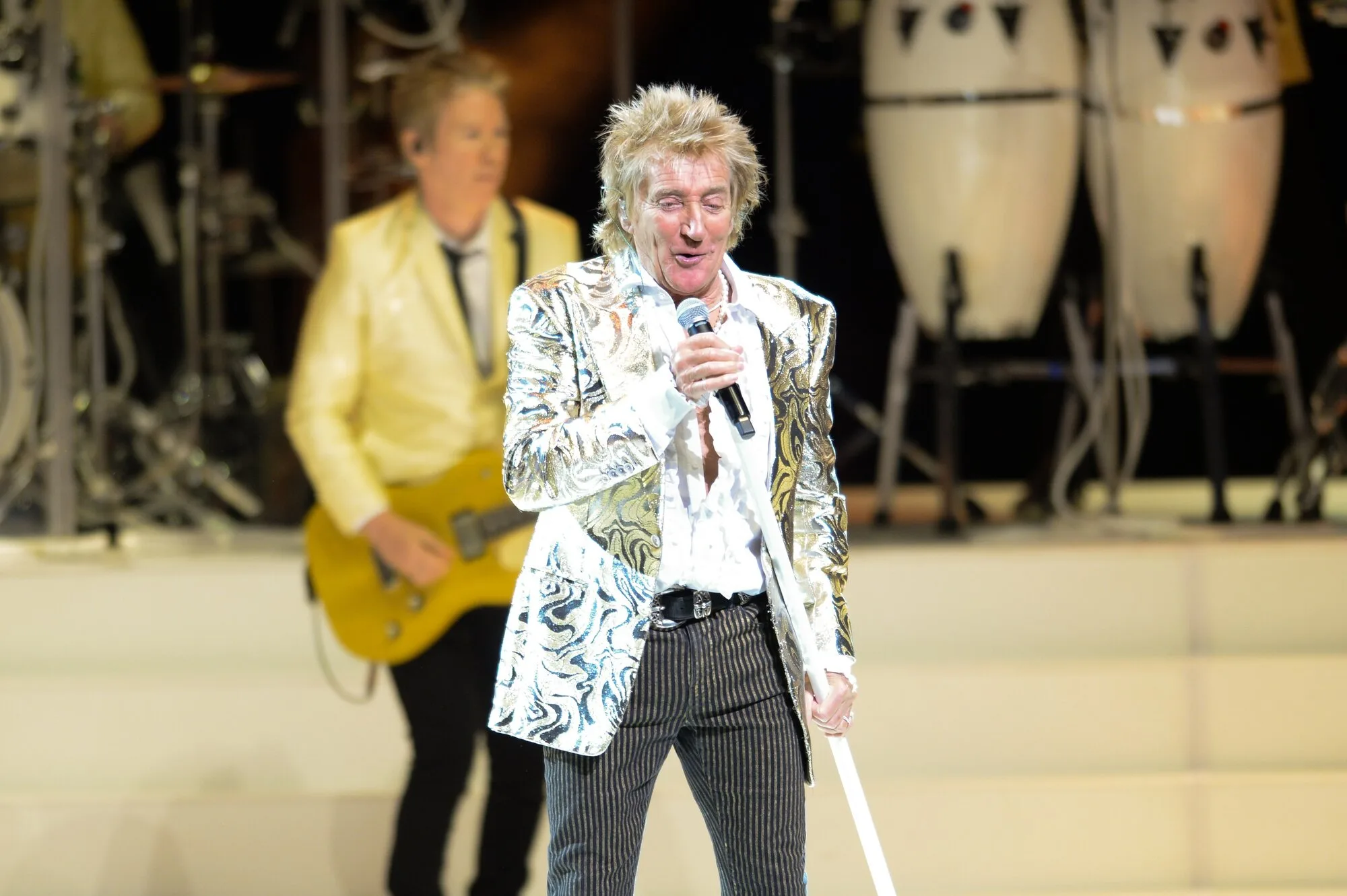 Rod Stewart Used An Oxygen Tank Onstage In Utah After Nearly Fainting At 81