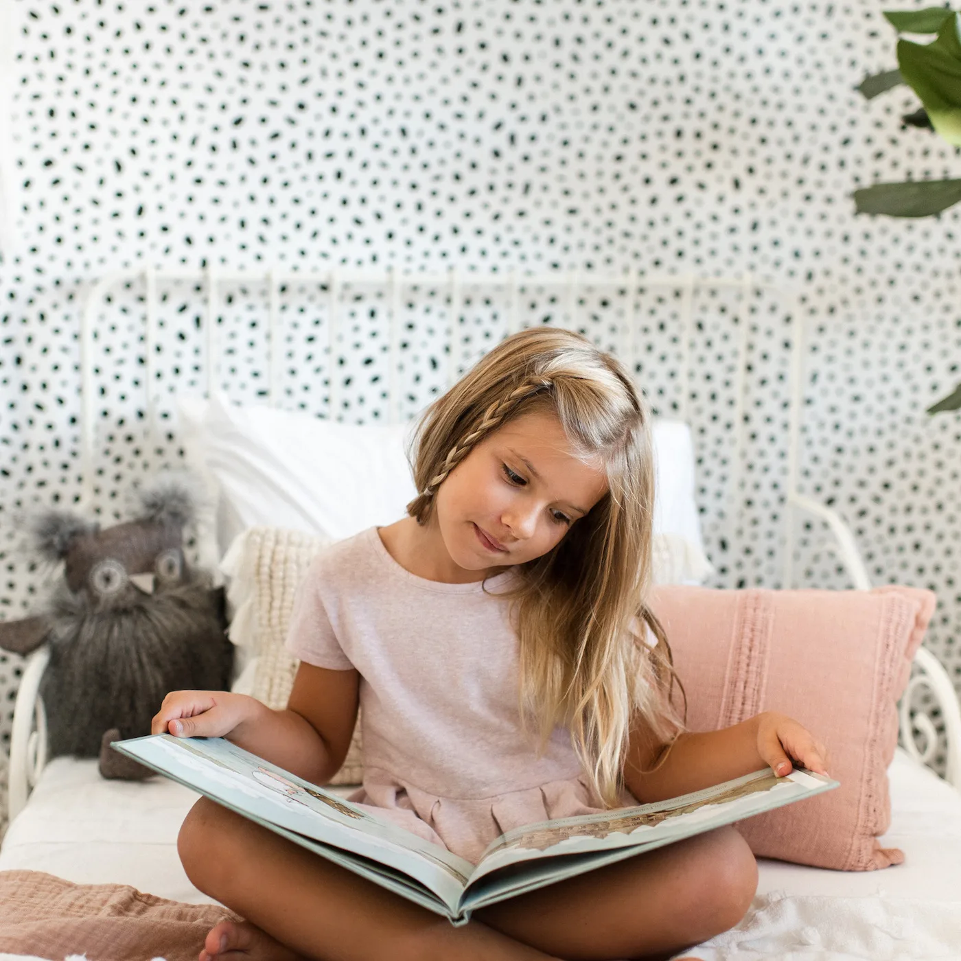 <strong>How To Add Some Fun Art To Your Kids Bedroom Wall With Peel And Stick Wallpaper</strong>