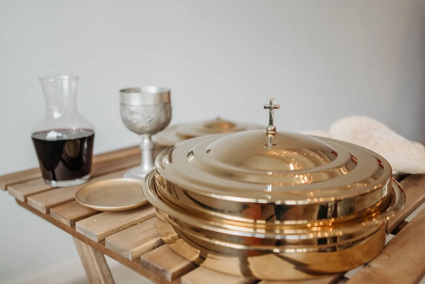 <strong>What Is Wine Decanting And Explaining The Importance Of It</strong>