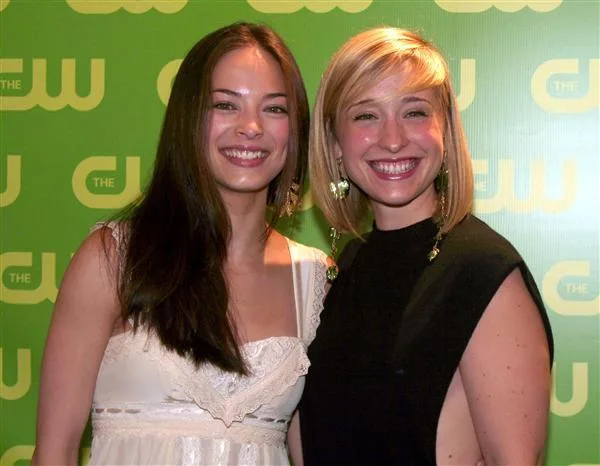 Sultan of Six Defends Kristin Kreuk