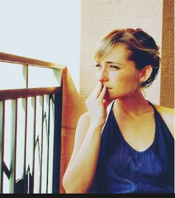 Heidi: Allison Mack ‘I’m alone’ picture en-route to Switzerland may have pre-planned