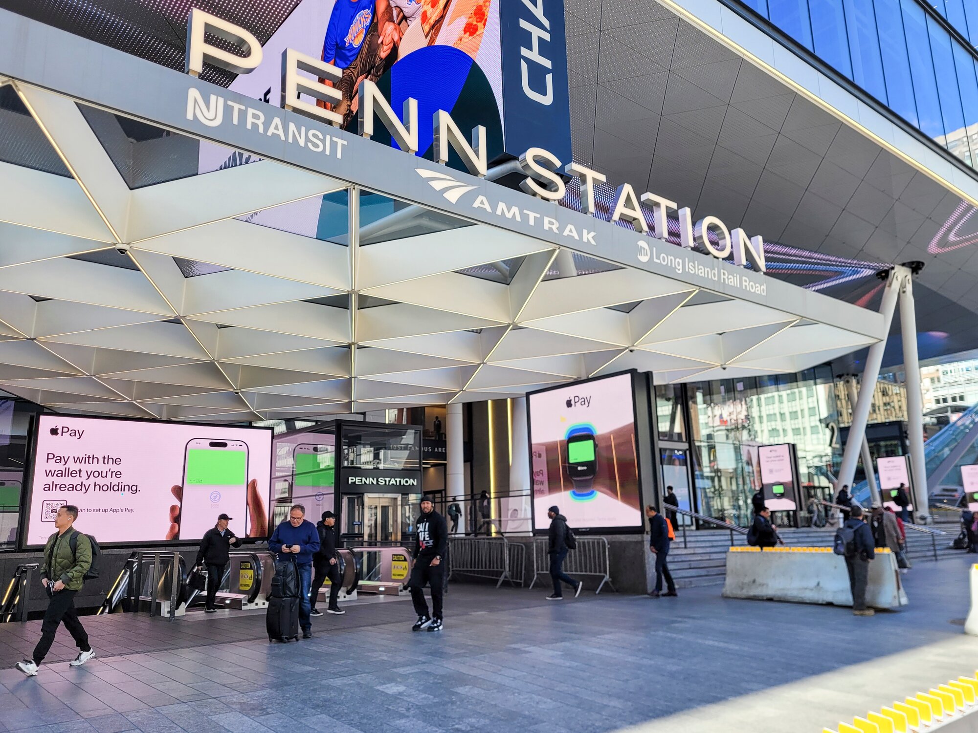 Penn Station Stabbing Left Six Hurt And The Suspect Was Tackled Immediately