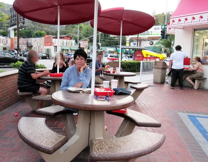 Daily Mail Discovers Ghislaine Maxwell Burger Joint Pics Photoshopped – That’s Not What the NY Post Claims!