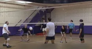 Keith Raniere playing volleyball.