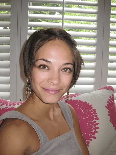 Kristin Kreuk Tells the ‘Ladies’ [Read Teen Girls] That ‘a Little Controversy Is Fun’ on Girls By Design Website