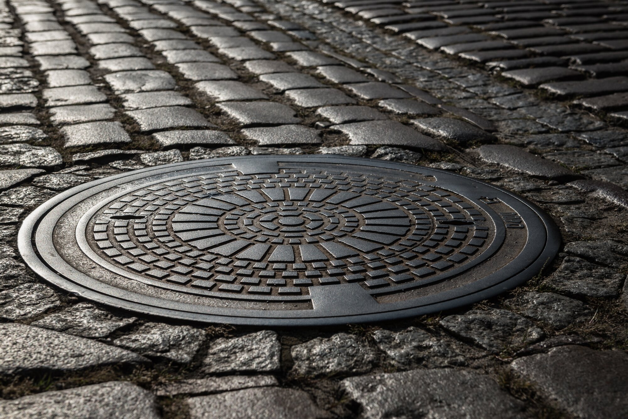 People Were Caught On Camera Emerging From A New York City Manhole And Nobody Knows Why