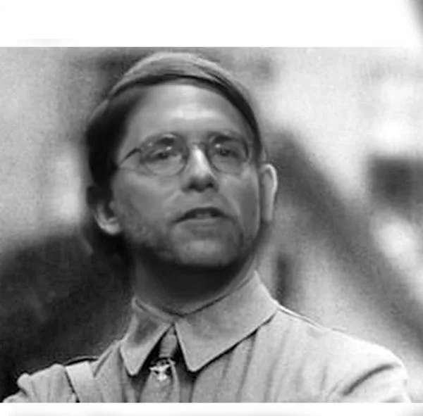 A photoshopped image of Keith Raniere in a garb he seems to have admired.