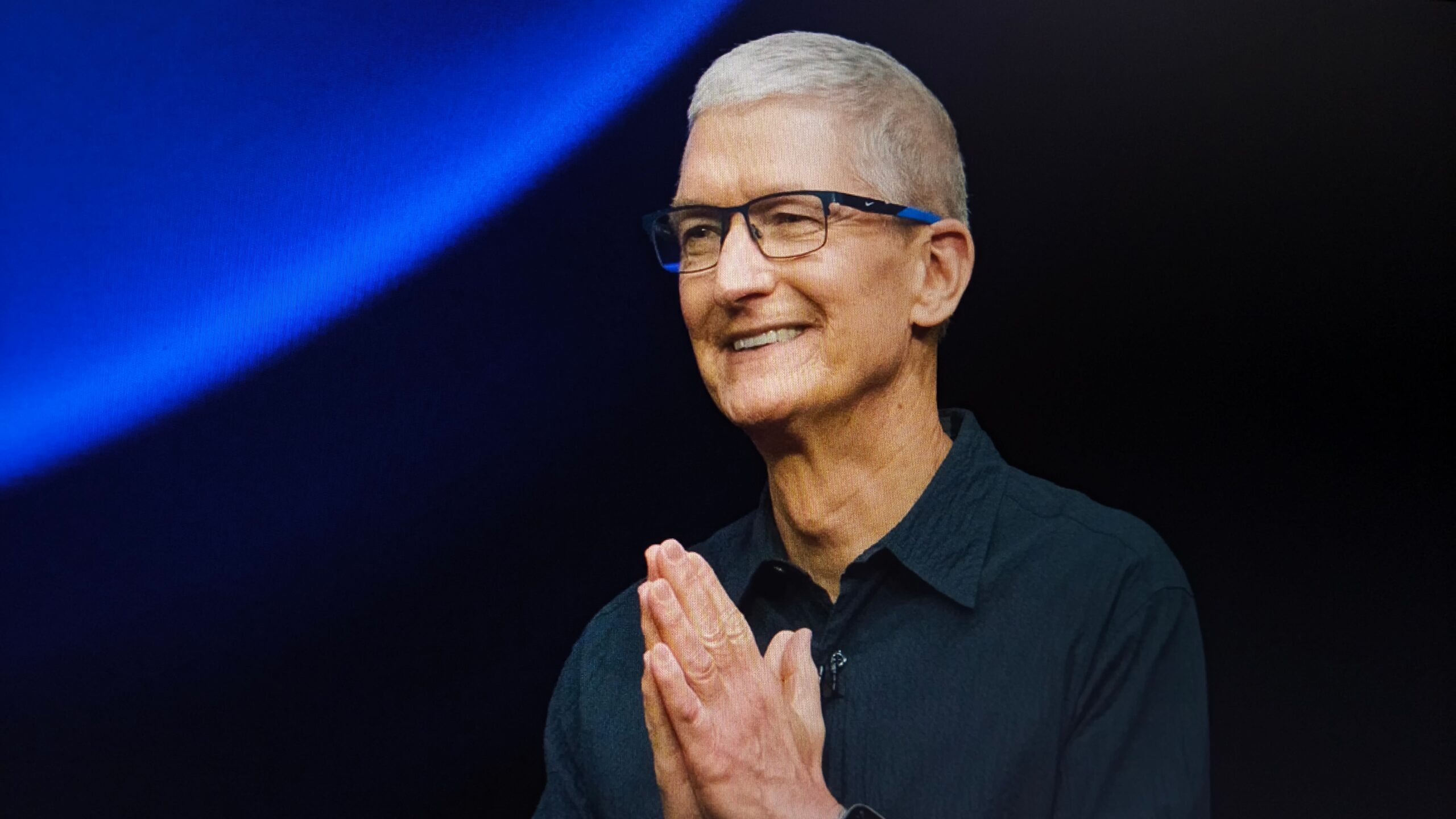 Tim Cook Is Stepping Down As Apple CEO And Here’s Who’s Taking His Place