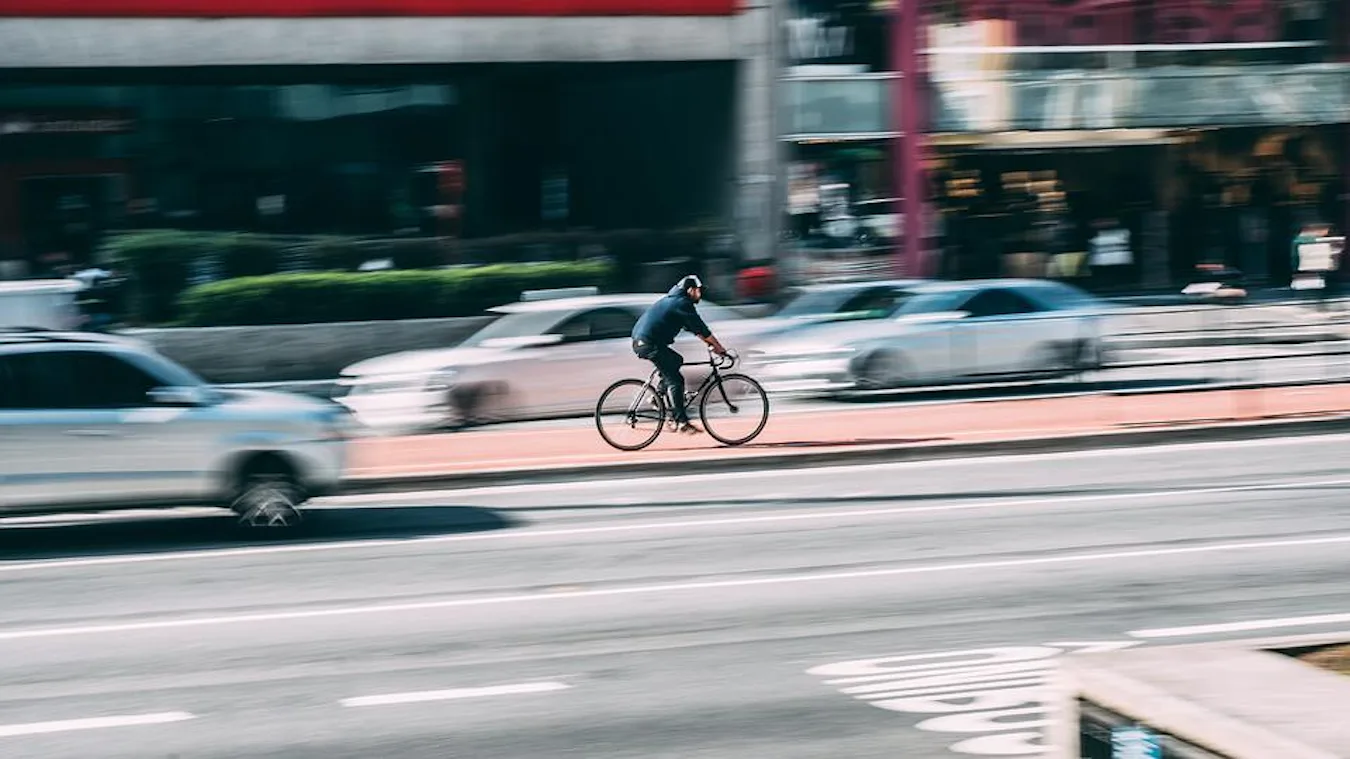 You Love Bike Riding? Here Is How To Keep Yourself Safe In The Streets