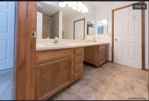 Adjoining her bedroom is Daniela's bathroom.