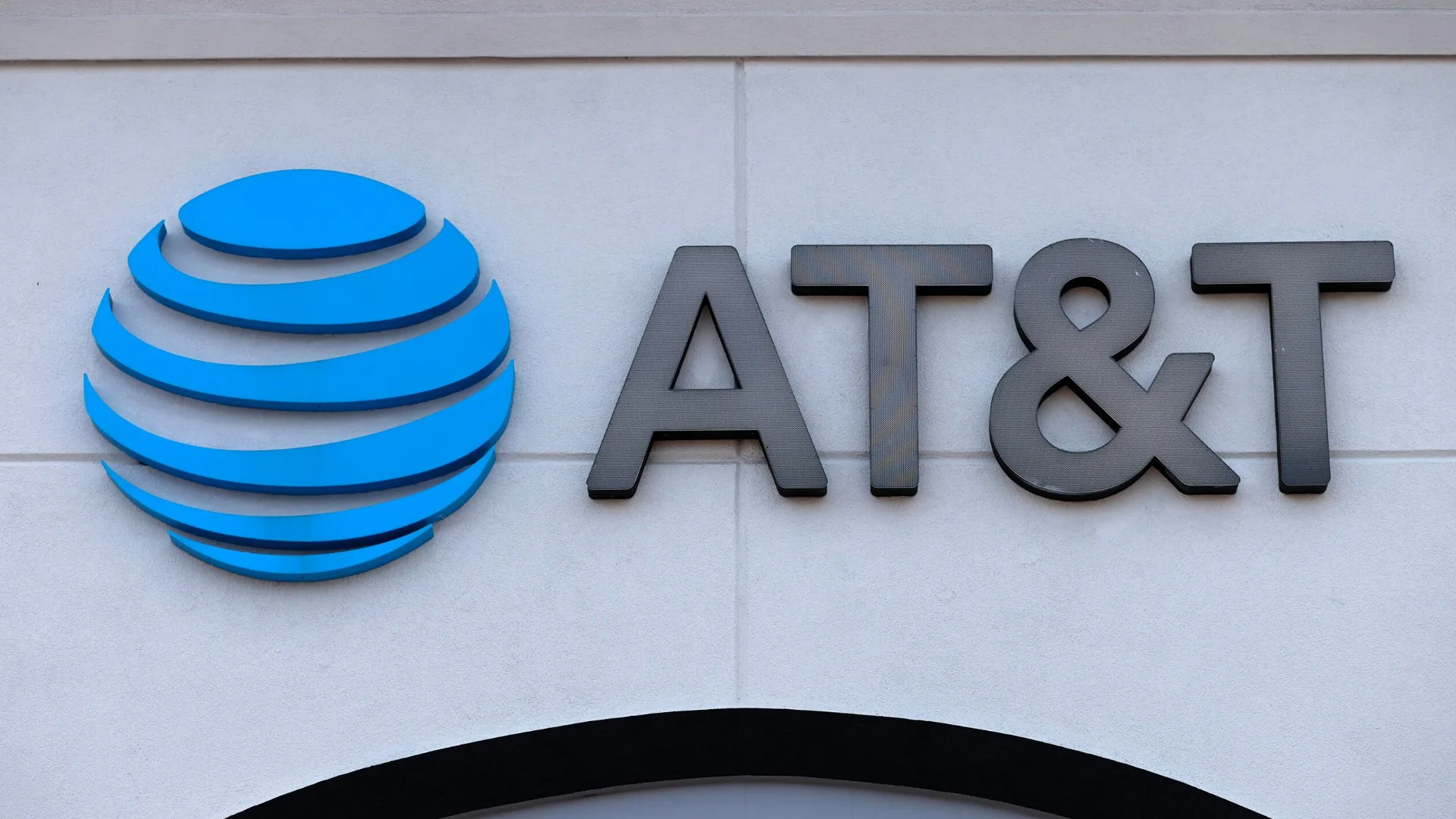 AT&T Donates 200 Laptops to Buffalo Students
