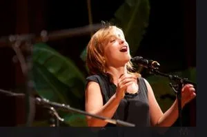 Can Allison Mack sing? She seems absorbed in song at an amateur talent show staged for Keith Raniere.