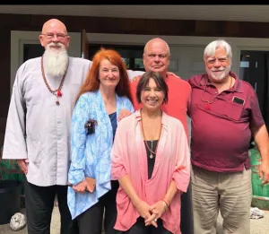 swami_chetanananda
With Romarishi, Tara, Karen, and Matt….🙏🏻💕