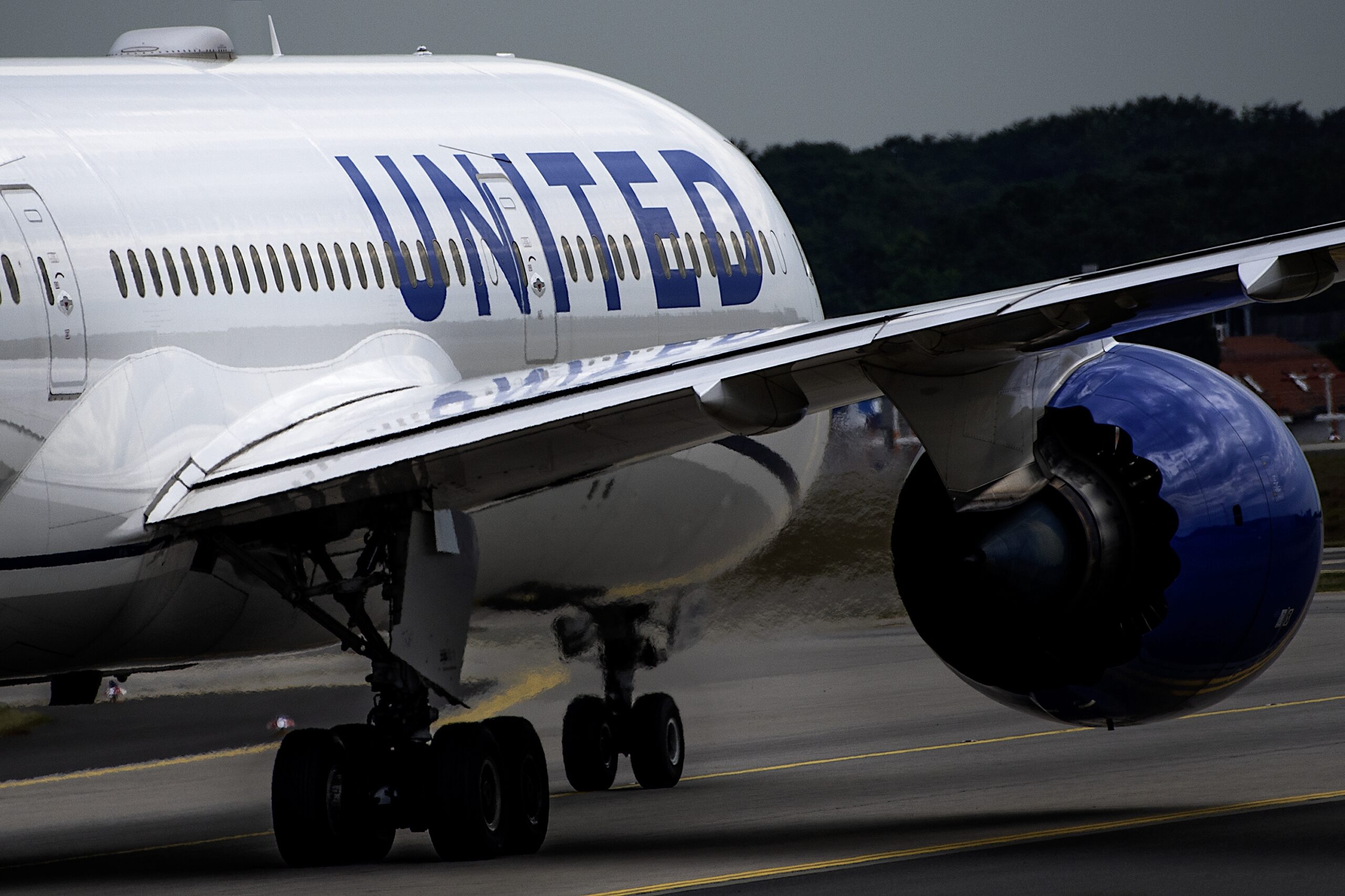Emergency Landing Hits United Flight After Passenger Tries To Open Door At Altitude