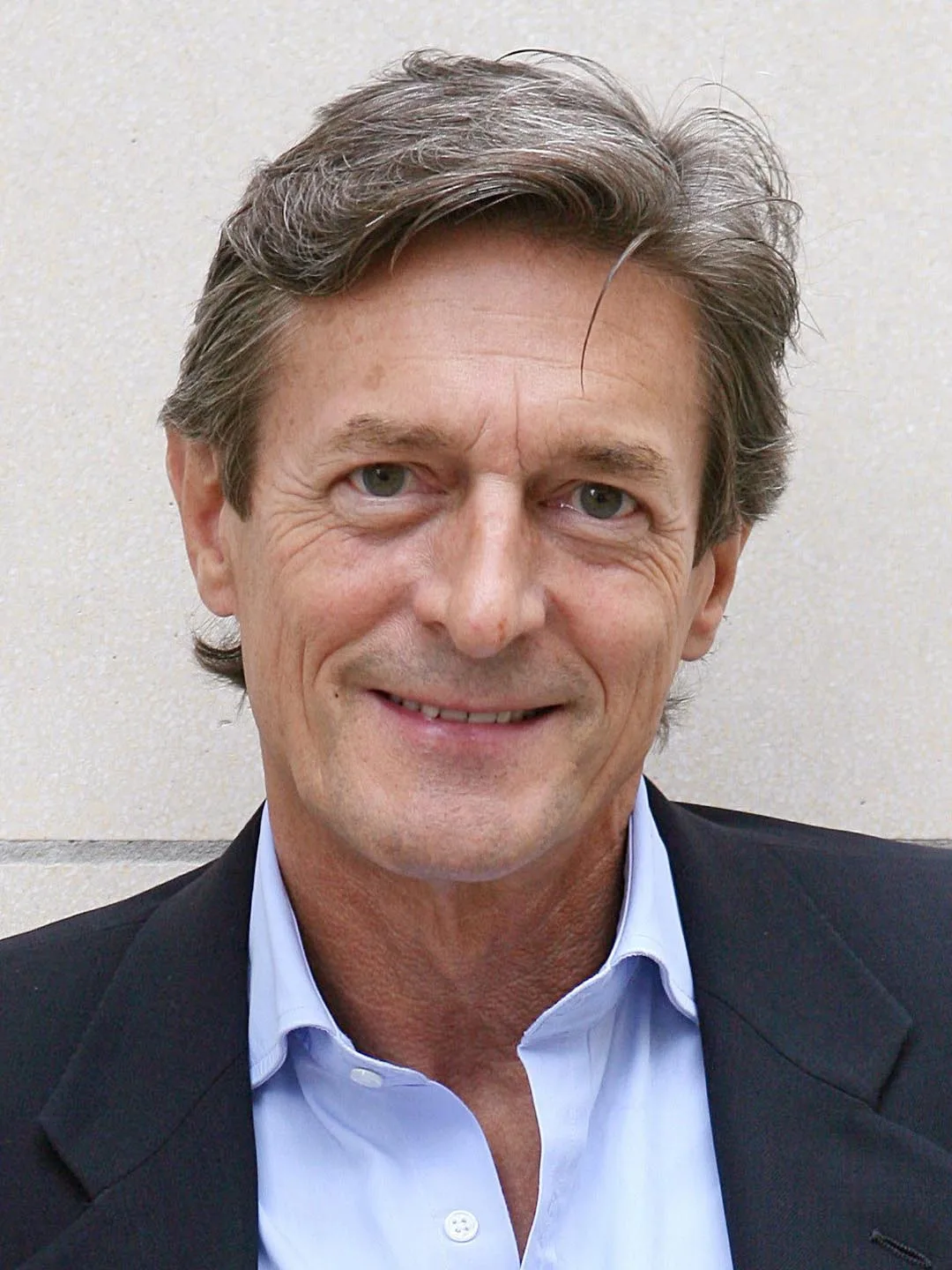Clare and Sara’s Stepdad, Nigel Havers flops on UK Morning show