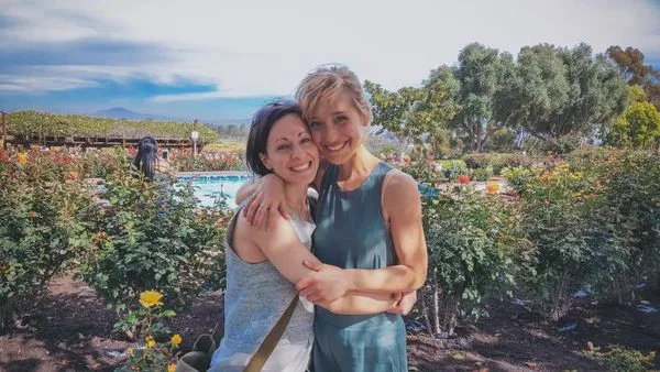 Allison Mack [r] with Lauren Salzman. Both women were on low cal diets. Both women are now convicted felons.