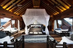 If Lord Raniere wouold have come and he did not - this would have been an elegant room for him wherein - had he thought of it then - he could have had his 8 woman group fellatio performed here.