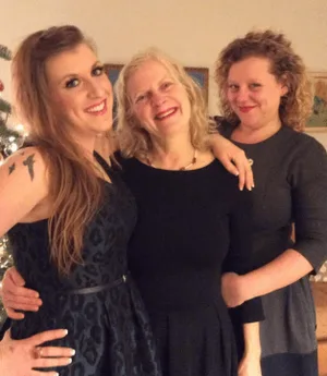 LIz Bassani and daughters