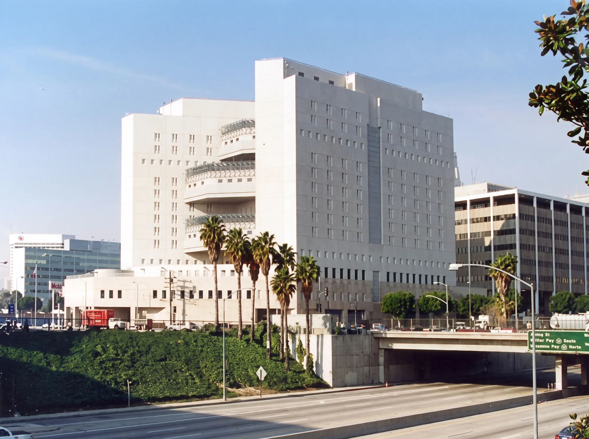 somoza los angeles MDC